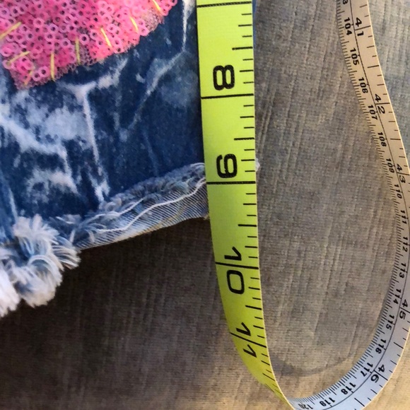 Girls Little MAss size 6x bleached out jean shorts - Picture 5 of 7